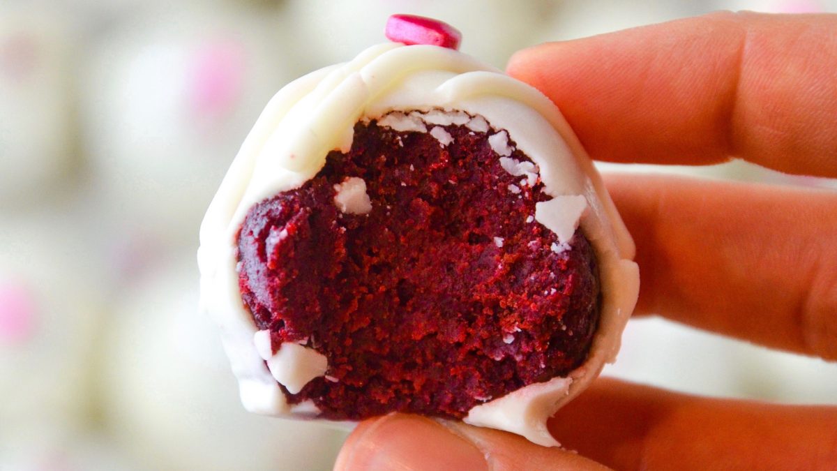 Valentine’s Day Red Velvet Cake Pops (Vegan)