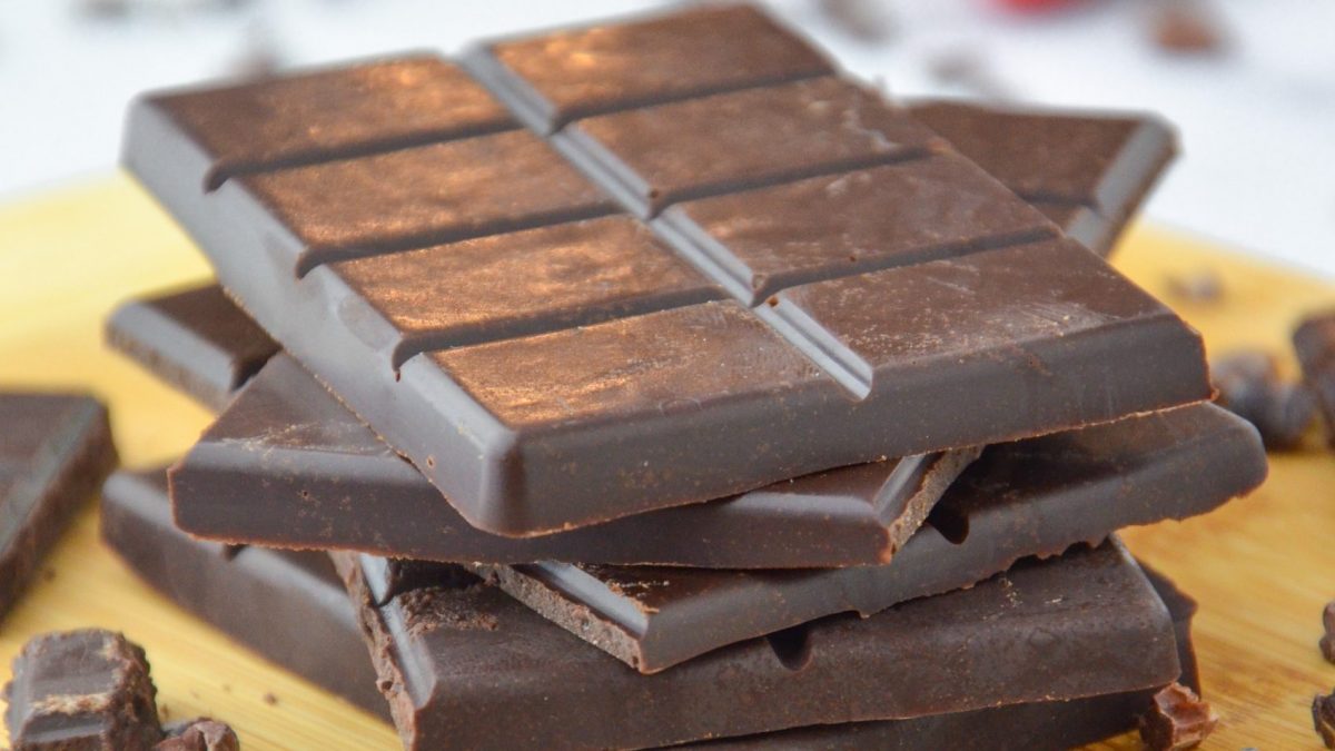 Easy Homemade Vegan Chocolate Bar