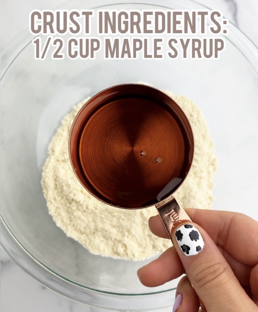 maple syrupin a measuring cup